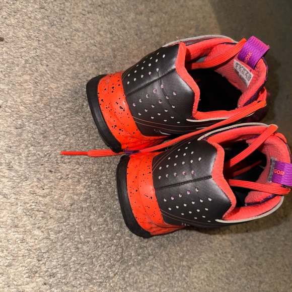 Adidas Women's Vigor Bounce Running Shoe - Picture 3 of 8